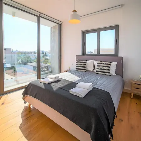 Avenue 201 2 Bedroom Apartment *